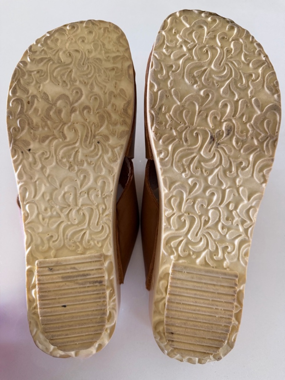 No. 6 Frida Clog - Picture 10 of 10